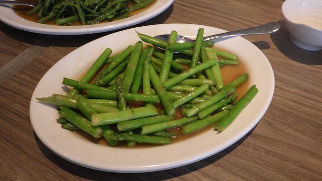 アスパラガス。下の方は固すぎでした。