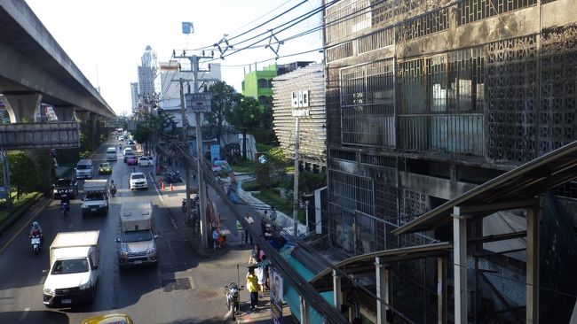 バンジャーク駅で下車して。