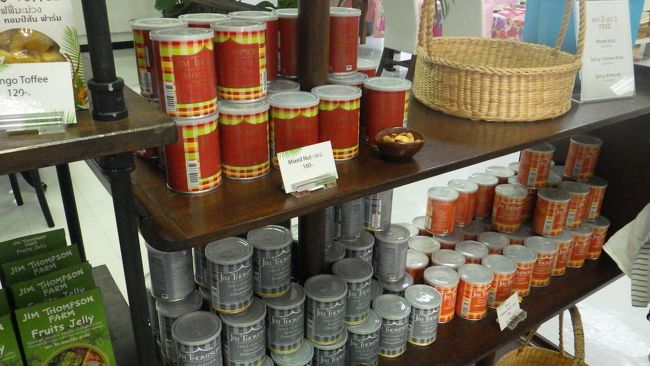 菓子類も。ナッツをまとめ買いしました。