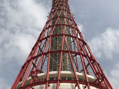 神戸ポートタワーです。もちろん上にも登りました。レトロな感じでなかなか良かったです。