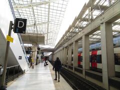 Aéroport Charles-de-Gaulle 2 - TGV駅に着いた
定刻より５分遅れ。