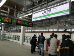 早起きして、上越妙高駅を出発します!

JR東日本の、駅名標の緑のライン、やっぱり落ち着くなぁ～。