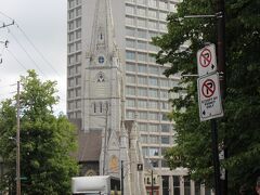 その後、VIA Railでケベックまで行って、ケベックのGare du Palaisで、その日の列車がなくて、VIA Railのカウンター前で「どうしましょう？」と困った顔をしている浅野ゆう子さん。
なるほど…「こんなところで感」を出す演出かぁ…と思いつつ