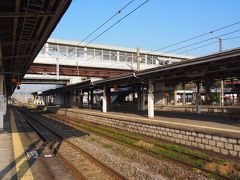 長崎本線と佐世保線が分岐する大きな駅です。