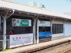 鳥栖駅は木造のノスタルジックな駅舎。九州鉄道開業時より現存する九州最古の駅の一つだそうです。