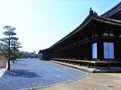 京阪電車で七条まで行き、蓮華王院 三十三間堂へ。
はじめて来ましたが御堂が長い！
京都のお寺はそれぞれ個性があって面白いですね。