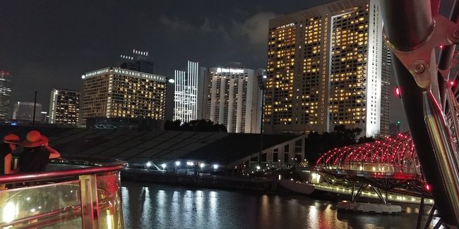 歩いて帰ります。<br /><br />何度も渡ったヘリックスブリッジ。<br />夜は赤いライトが点いて綺麗です。