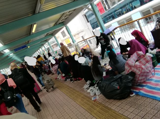 旺角（モンコック）駅から徒歩5分程度、金魚街のすぐ近くにある金華冰廰というお店の菠蘿油（ポーローヤウ）というメロンパンを食べに行きます。<br />さすが日曜日！<br />香港を支えてる方々です。