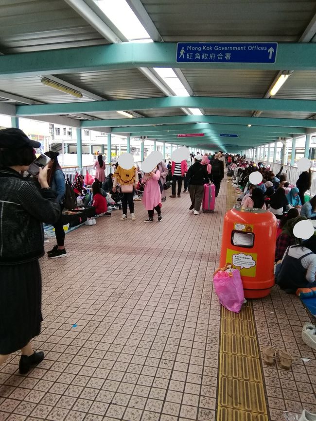 この日は天気が不安定だったので、屋根付きが人気です。