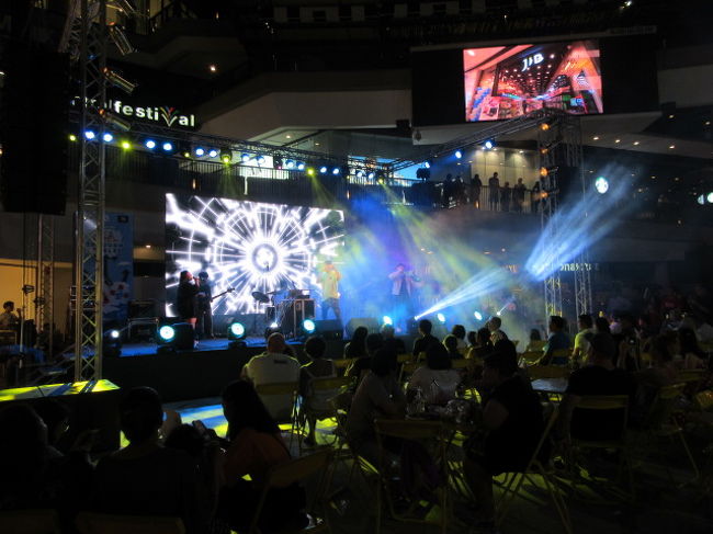 PATTAYA INTERNATIONAL GOSPEL MUSICS FESTIVAL<br />食べたり、音楽を聴いたり....色々です。