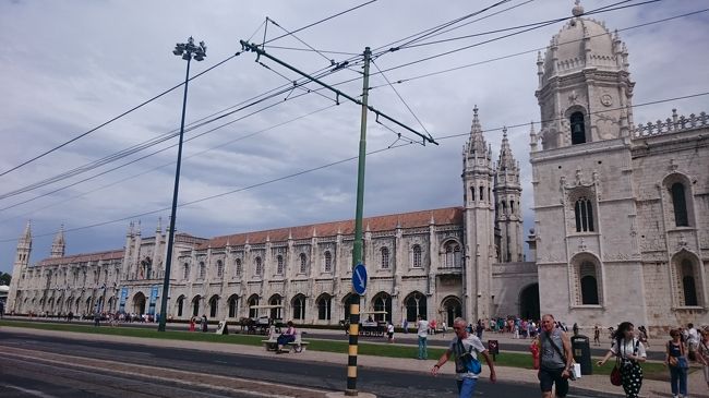 ジェロニモス修道院です。大きすぎてかなり離れないと全貌を写真に撮ることはできません。