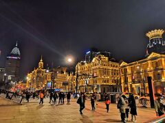 レストランから歩いてすぐ、夜景を見に。