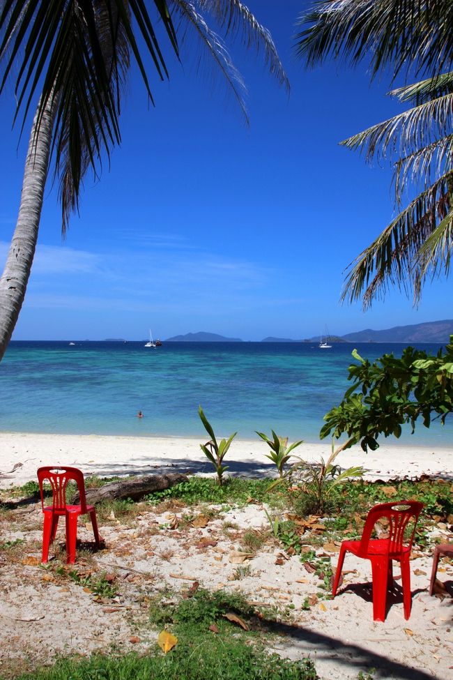 ☆Sunset Beach ,Fisheries Dept @ Koh Lipe Thai<br /><br />チープな椅子がSunset Beachの現在の状況を物語っています。