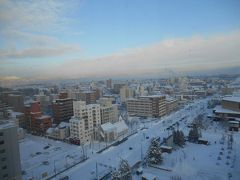 旭川OMO7のお部屋からの雪景色。これからチェックアウトして、旭川駅に向かいます。