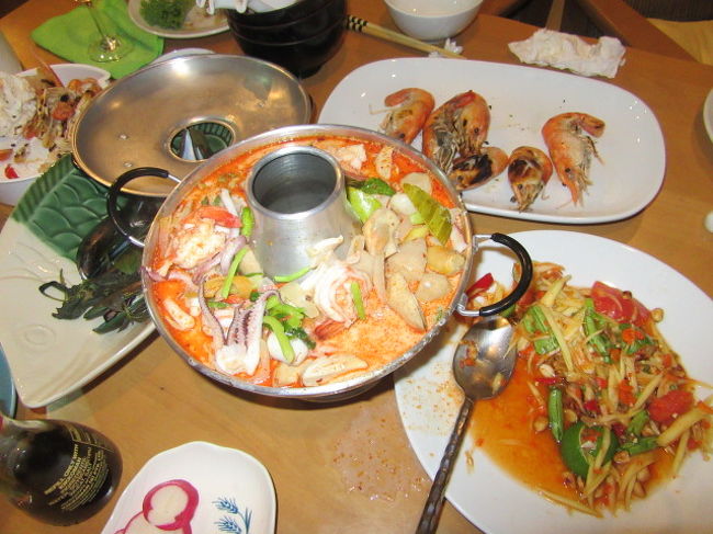 お呼ばれ晩餐会....美味いので、食べるに夢中。<br />途中で気が付き写真撮りました。