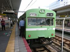 天理から奈良に戻り、再び奈良線のホームへ。103系が待っていました。首都圏から引退してからかなり経ちますが、昭和の通勤車両は、未だ健在でした。