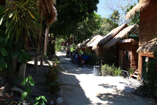 ☆Sunset Beach , Raya Resort @ Koh Lipe Thai<br /><br />Raya Resortの前を通りぬけTemple Streetへ。