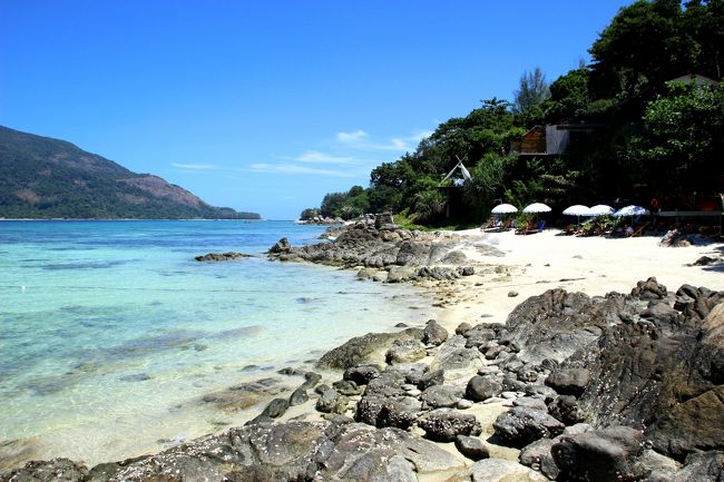 ☆The Cliff Lipe Sunset Beach Resort @ Koh Lipe Thai<br /><br />上記の岩場から望んだThe Cliff Lipe Sunset Beach Resort