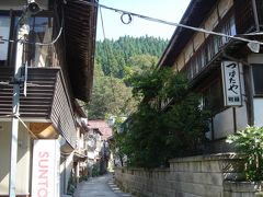 宵の外湯めぐりとはまた違った趣きがあって、早々と宿をあとにする宿泊客を横目に朝陽の下、浴衣姿で外湯へ向かうのは何とも言えない贅沢感。