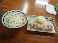玉子天ぷらとちくわ天ぷら　注文してから揚げてくれるので、あつあつサクサク　滞在10分未満