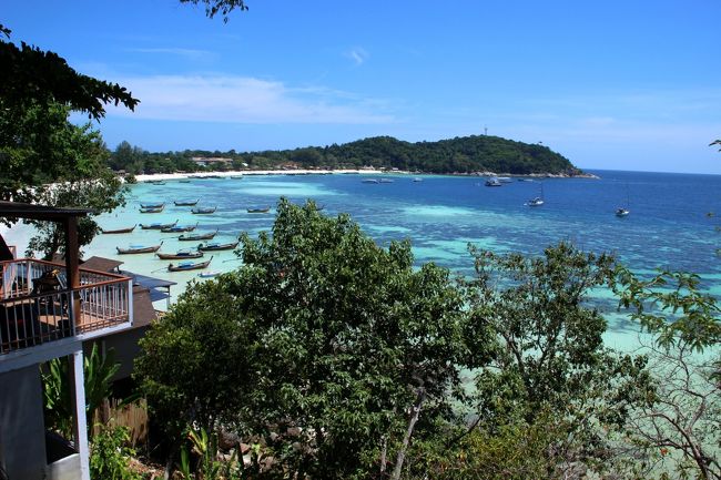 ☆Chareena Hill Beach Resort , Pattaya Beach @ Koh Lipe Thai<br /><br />２年前、Ptaaya 2と５ Brathersの頃は裏から行き来できましたが<br />今は囲いがしっかりできて行き来は出来ません。