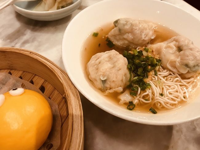 エビワンタン麺。エビは美味しいけど、麺がなんか。。。素麺みたいな麺。<br />