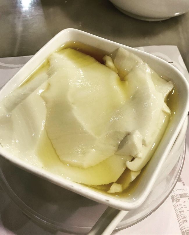 糖朝で豆腐花。ペロッといけました。友達のマンゴープリンも美味しかったです。