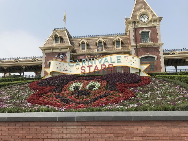 前日の夜に突然決めた、ディズニーランド。笑<br />チケットはkkdayで買いました。が、メールで届くはずのチケットが届かない。。。<br />チャット？らしきもので連絡したら、当日朝には何とか届いたけど、なんだったんだろーか。<br />前日に申し込んでも2千円くらい安く買えるので助かります。