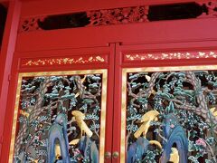 浮彫の細かさに驚かされます。