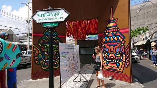 チャトゥチャック・ウィークエンド・マーケットです。<br />バンコク市街北部にあるチャトゥチャック公園で、毎週土日開催されるマーケットです。