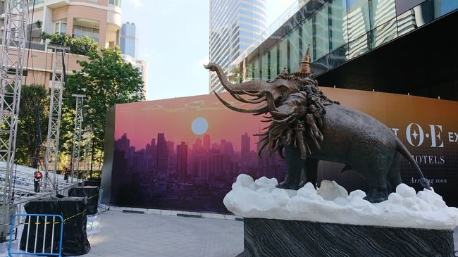 キングパワーマハナコンは、プレミアムリーグの岡崎が所属してるレスターの会長のビルですね。