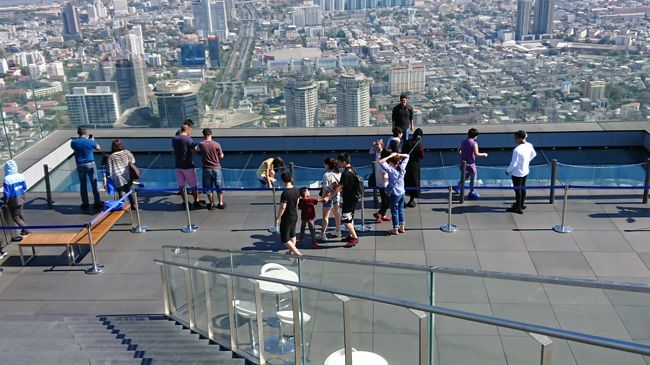 夜になるとルーフトップに様変わりするみたいです。<br />今度は仲間を連れて来たいですね。