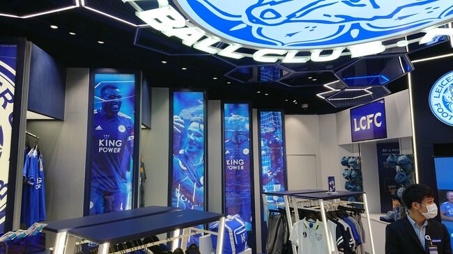 岡崎慎司とかのパネルがありました。<br />日本人が写真を撮ってましたね。