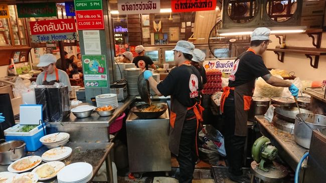 40分ぐらいで中に入れました。<br />お客の回転は早そうです。