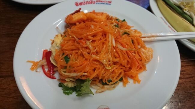 卵をかき混ぜると中から麺が出て来ます。<br />オリジナルのソースがもちもち感のある麺と絡み、クセになる味です。<br />やっぱり美味しいです。<br />リピ間違い無しですね。<br />ご馳走様でした(o^―^o)ﾆｺ