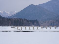 タウシュベツ川橋梁の姿。