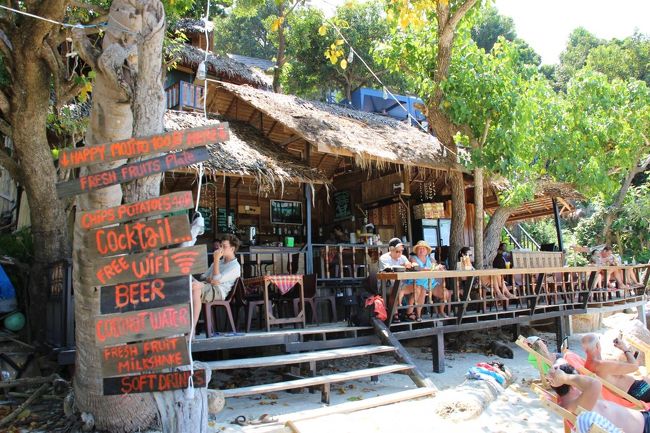 ☆Sunset Beach ,The Hut Beach Cafe Bar @ Koh Lipe Thai<br /><br />Sunset Beachで唯一常設のThe Hut Beach Cafe Bar。