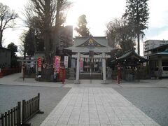 川越駅に戻るように歩くと、丸広百貨店の裏に川越八幡神社がある。