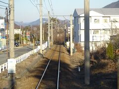 富士山駅の標高が809ｍで、23km先の大月駅の標高が358ｍ。
基本的に、大月方向に向かってずっと下っている。