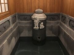 道後温泉本館にある又新殿を再現した飛鳥乃湯泉の特別室を体験しました。
なかなか出来ない貴重な体験でした。