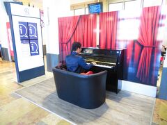 アヴィニョン中央駅（Gare d'Avignon Centre）
今日の　駅ピアノ a vous de jouer  #PianoEnGare　は本物