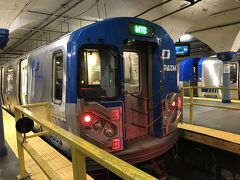 パストレイン (Port Authority Trans-Hudson, PATH)に乗車
地下鉄であるが、NY地下鉄とは別運営（メトロカードは利用可能）
NY側はワールドトレードセンター（World Trade Center Station）駅と33丁目（ブロードウェイ）に乗り入れている