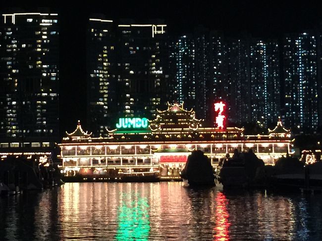 アバディーンで夕食つきのツアーと合同バスのため、アバディーンでは写真を撮るだけの私たちと夕食組みの二手に分かれます。