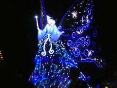 東京ディズニーランド・エレクトリカルパレード・ドリームライツ。
ピノキオに登場する妖精のブルー・フェアリー。
