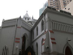 階段でずっと登って行ったので、ちょっと教会で休憩。