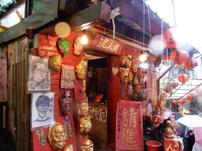 芝居小屋？お面の店