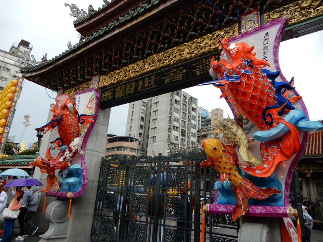 龍山寺<br />以前は線香の煙で目が痛かった。線香が改善され煙たくない。