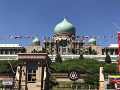 PRIME MINISTER OFFICE（首相府）
近くまで行ってみました。