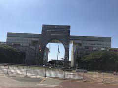 向かいにこんな建物が。
PUTRAJAYA CORPORATION COMPLEX
25分あるから歩いて行ってみます。