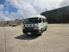 9:46
那覇から船で16時間30分。
南大東島に着きました。

送迎車で宿に向かいましょう。